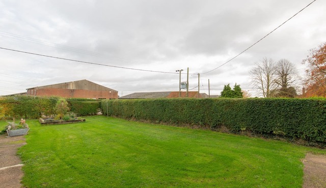 No 1 , Sparham Hall - sleeps 5 guests in 3 bedrooms