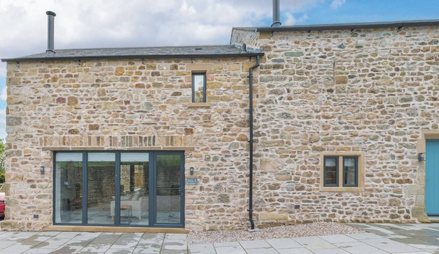 NO 1 THE COACH HOUSE, pet friendly in Thornton In Lonsdale