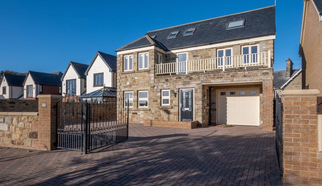 No 1, Twin Palms - Four Bedroom House, Sleeps 8