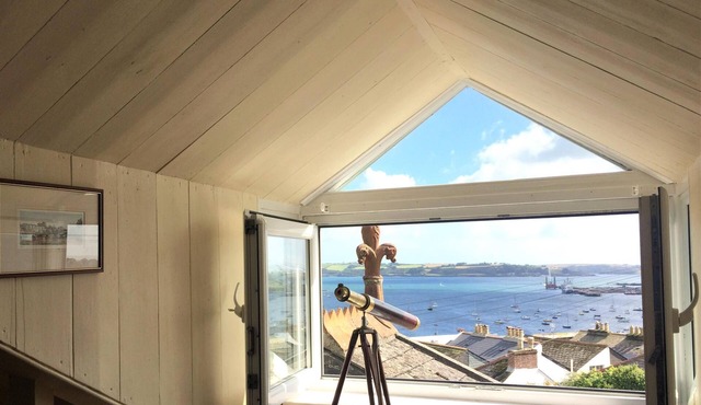 'No. 17' Town House with Sea View