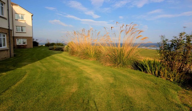 No. 18 The Links is a second floor apartment located by the famous James Braid Golf course in Brora