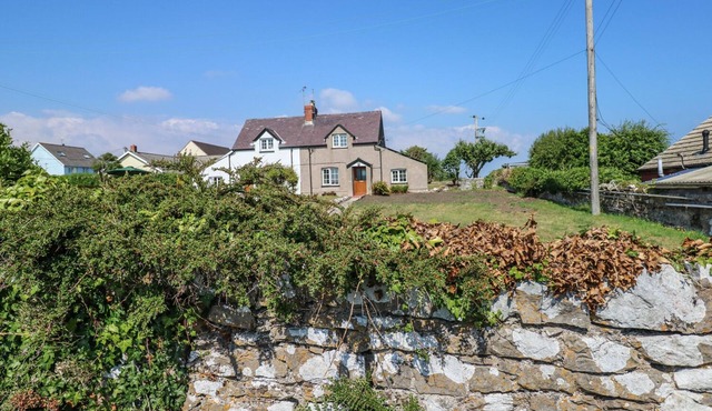 NO. 2 NEW COTTAGES, pet friendly in Bosherston, Pembrokeshire