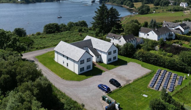 No.2 The Cairns: Unwind in Style