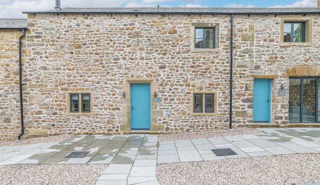 NO 2 THE COACH HOUSE, pet friendly in Thornton In Lonsdale