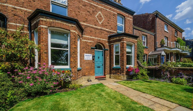 No. 2 The Manse - 1 Bedroom Apartment Overlooking Knutsford Heath