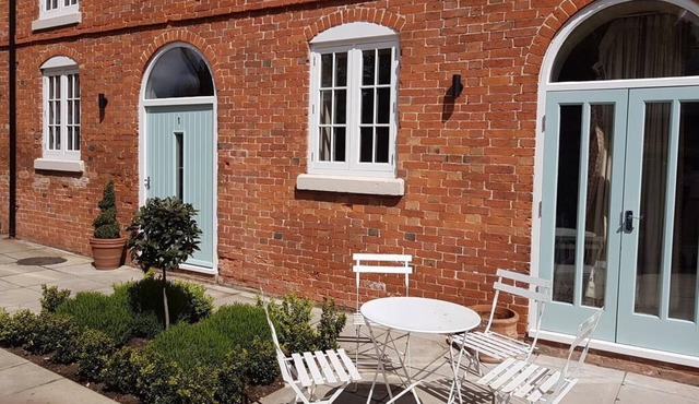 No.3 Meynell Mews king/twin room