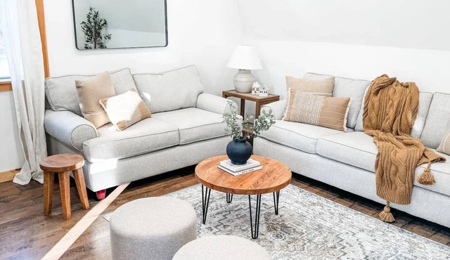 No. 3537 Light & Airy Cozy Loft