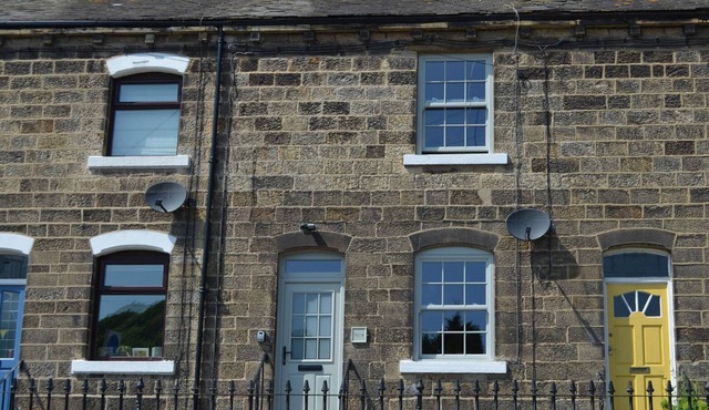 NO. 4 EMBSAY, pet friendly, character holiday cottage in Embsay