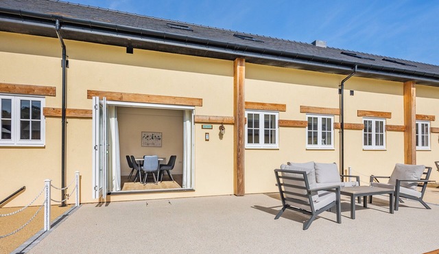 No 7 - Cheltenham - UK47936