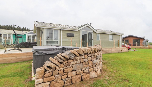 NO.7 SKIDDAW VIEW, pet friendly, country holiday cottage in Aspatria