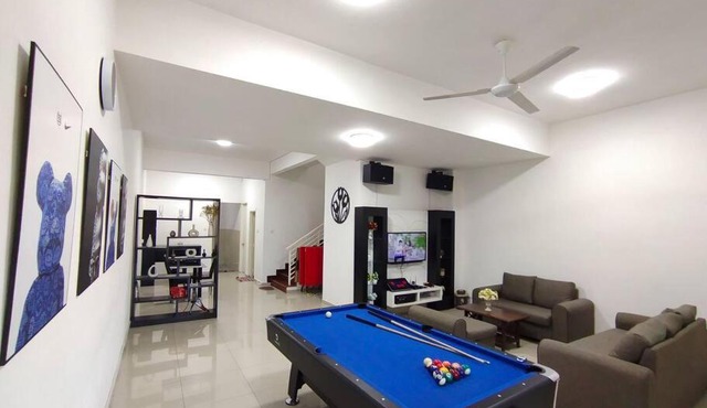 No 70 Sunlight Homestay 4R3B - 24 Pax, Karaoke
