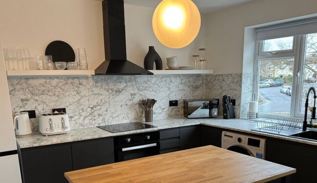 No 8 - 1 Bed Flat - Lux Living - Free Parking