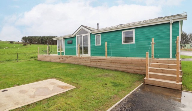 NO 8 HILLCOTE LODGE, pet friendly, with a garden in Aspatria