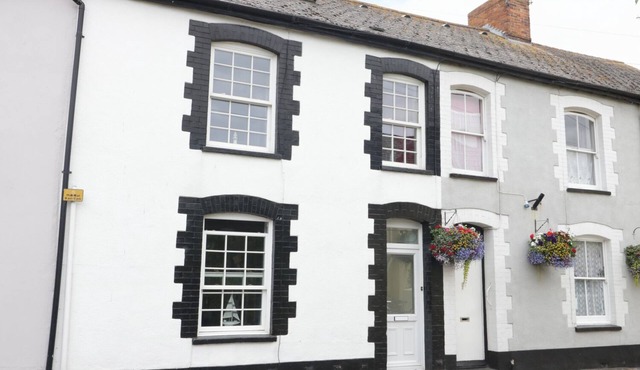 NO 9, pet friendly, with a garden in Watchet