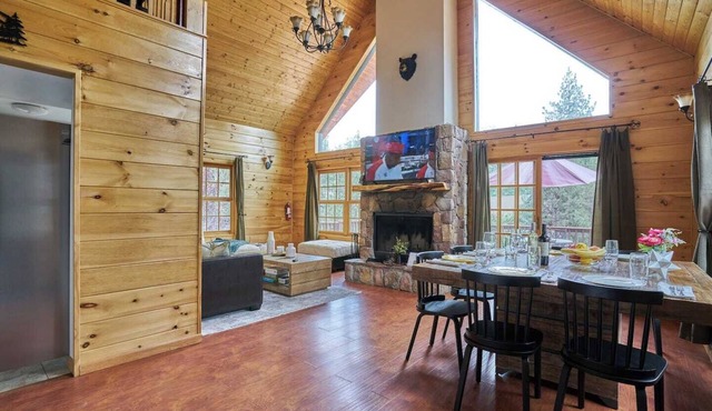 No Better Escape than Our Private Lot with Relaxing Deck, Firepit table, 3BR w/Game Loft, Pac Man!