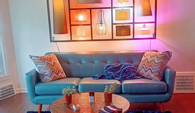 No Car?No Worries! This guest suite is 6 walking blocks away from all things FUN