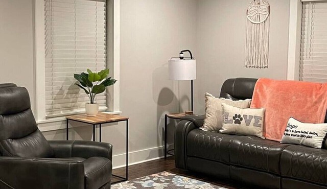 NO CHORE Checkout pets OK mins to I-40 comfy KING