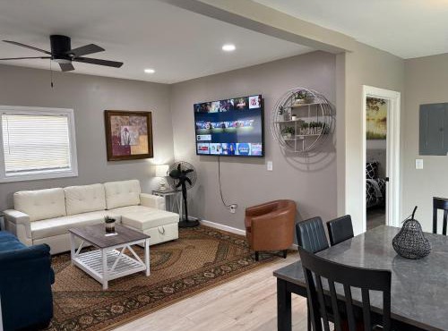 No Chores, 10min to downtown and 25min to Niagara Falls