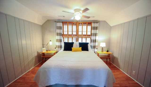 NO CLEANING FEE! Blue Door Bungalow - Fast Fiber Wi-Fi & Cozy Amenities