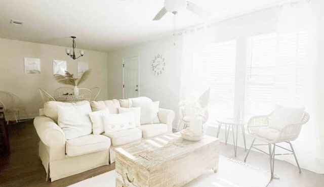 No cleaning fee! Coastal Boho Townhouse central to beach-river-Whiting Field!