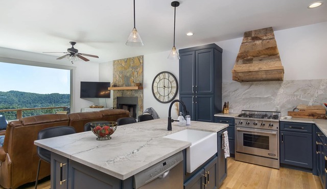 No cleaning fee near Asheville Luxury 4 bedroom Mountain View Home with hot tub