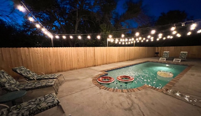 NO Cleaning Fee! Putting Green, Pool & Hot Tub w Outdoor Oasis in Great Area