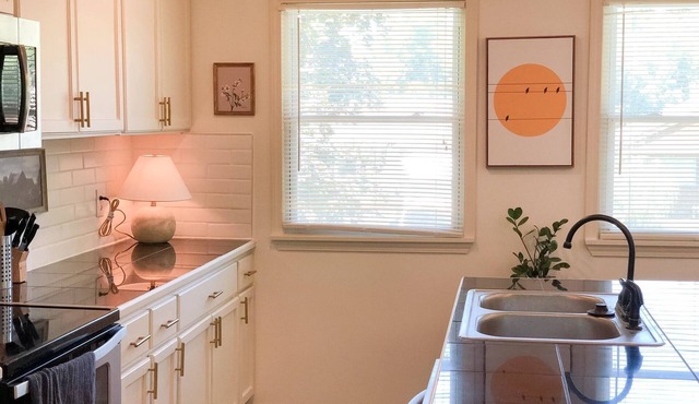 NO CLEANING FEE SURPRISES! Entire Main Floor 3BR/2BA/Kitchen/Washer & Dryer