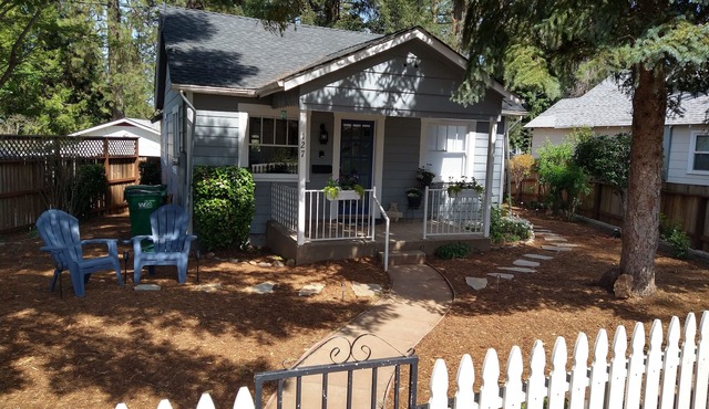 No Cleaning Fee! Whole House and Yard! Short Walk to Downtown and Fairgrounds!