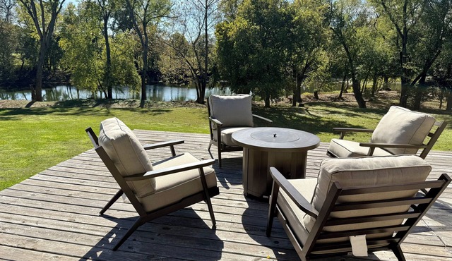 No cleaning fees! Between Branson and Springfield, Sleeps 16! Pet friendly!