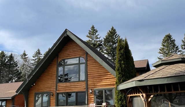 NO cleaning fees, wood provided-Majestic Log Home on shores of Lake Michigan