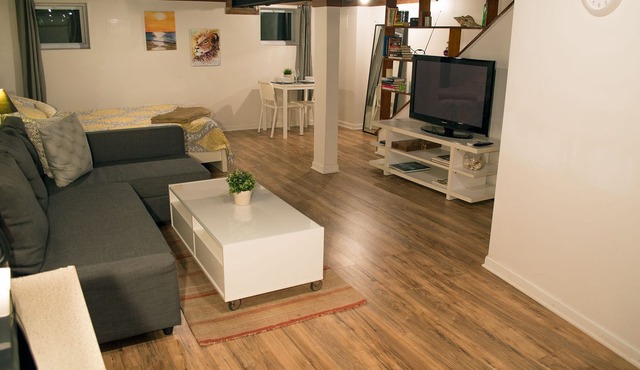 ★"No Contact" Studio w/Own Entrance & Free Parking close metro bus downtown
