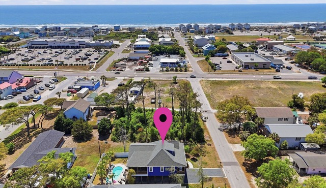 No Egrets: Stylish Home With Pool, Upscale Kitchen/Dining and More!