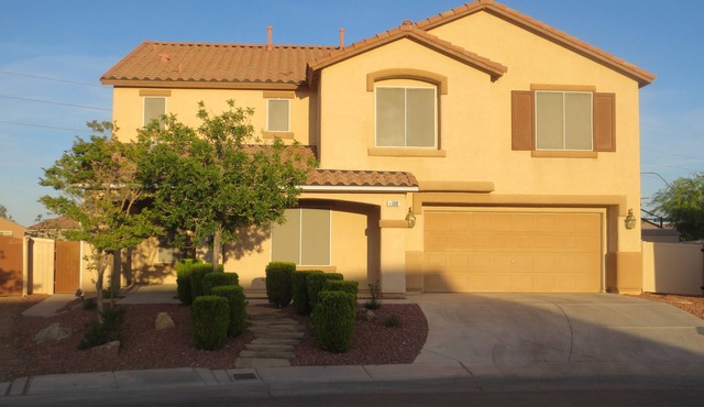 NO EXTRA FEES Vacation Home - Sleep 8 - Private Swimming Pool/Basketball Court