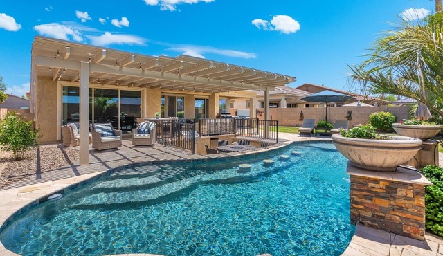 No Fee Heated pool & Spa gorgeous House.