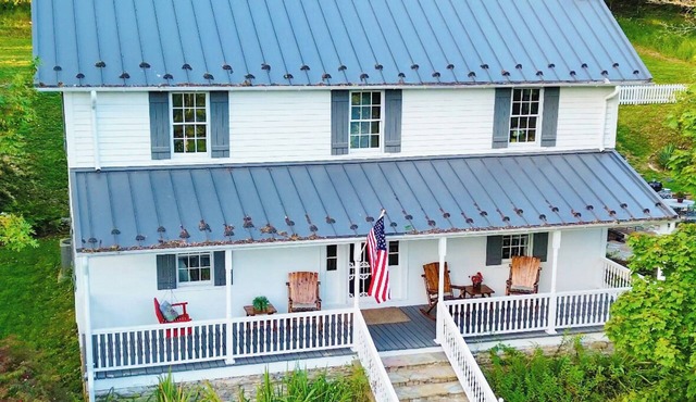 No Fee Luxurious 1885 Farmhouse: Horses, Goats, & Fresh Eggs