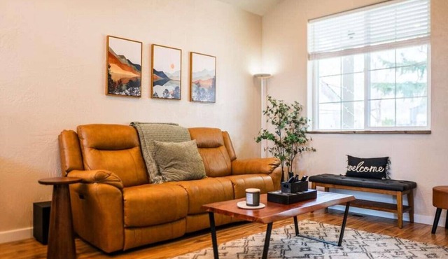 No Fee | New Private Cottage | Fireplace + Full Kitchen