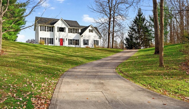 -NO FEES- Spacious Chesterland Colonial