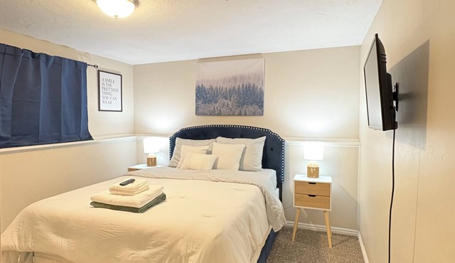 No Frills 2-bedroom Stay in Suburban West Valley City w WiFi, AC, Private Entry