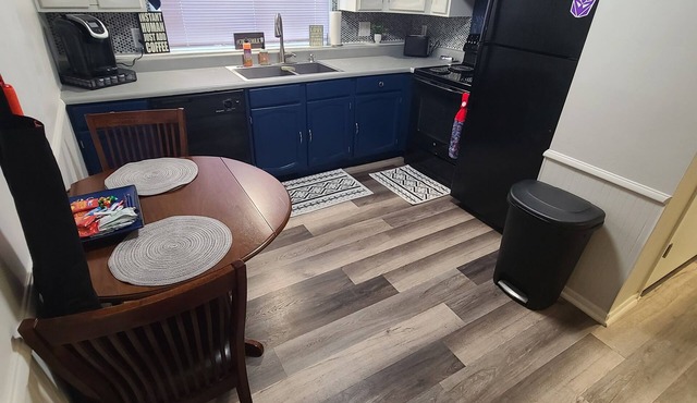 No. ONE Oasis in Owatonna! Firepit, pet-friendly, remodeled.