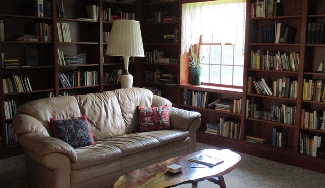 No Ordinary Manor in Central Ohio - A Homey, Executive Apartment