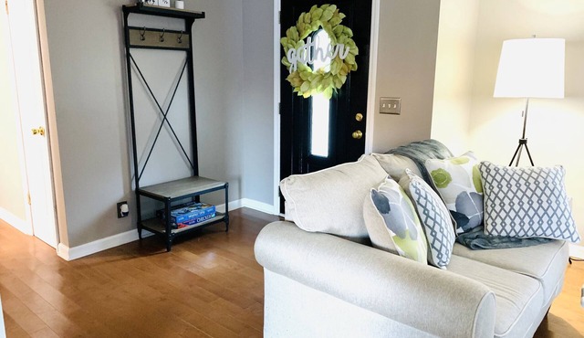 No Place Like Holmes-renovated country, quiet charmer