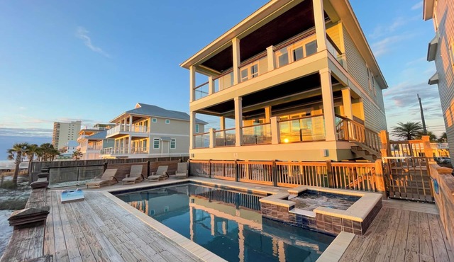 "No Rain" Beachfront, Private Pool & Outdoor Game Area