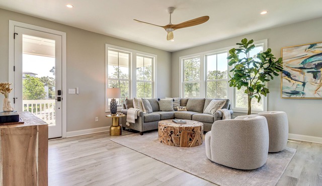 "No Regerts" a Modern and Spacious 5-bedroom home in Wilmington