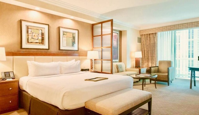 No Resort Fee ! Balcony Strip View Suite - Pool