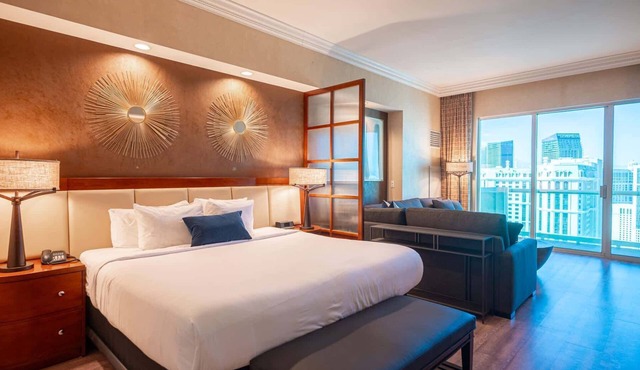 No Resort Fee Strip View Balcony+Free Valet+ Pool