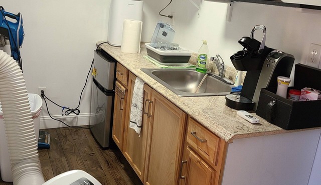 No sharing space, minutes walk to tens of restaurants, Hotel Bethlehem.