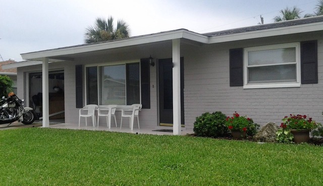 No snow here. 5 minute walk to the beach. Quiet neighborhood.