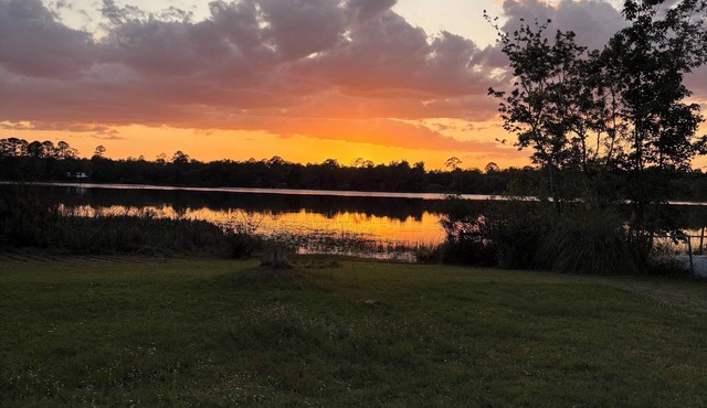 No snow here, so enjoy Florida at a lake off the beaten path. Fresh,clean,cozy.