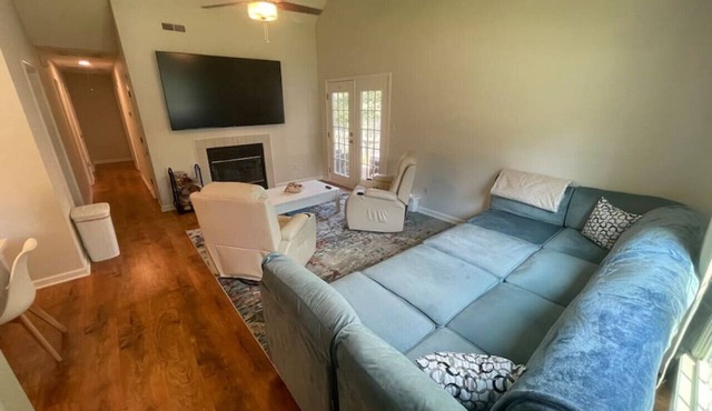 🌟No Stairs, 86” TVs, King Beds & Massage Near UGA🌟