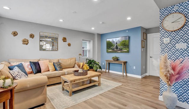 No-stairs - Chestnut Hill 2 BR/2 Bath